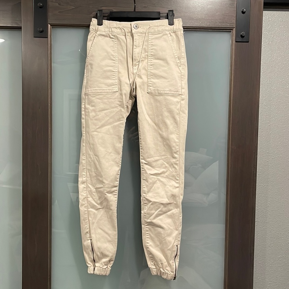 New without tags AE pants